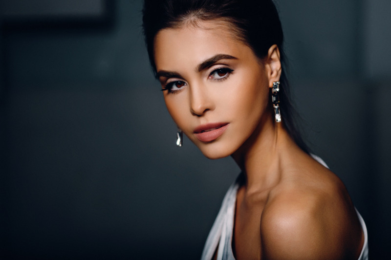 Юлия Энхель советует поддерживать красивый оттенок кожи бронзаторами, а не бежать в солярий