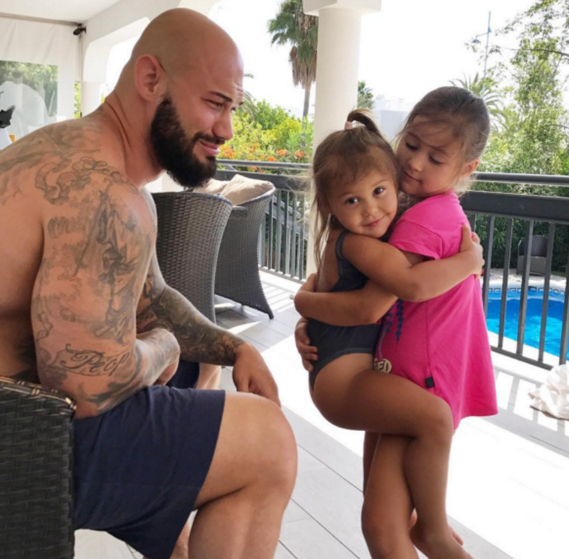 Джиган с семьей в Испании