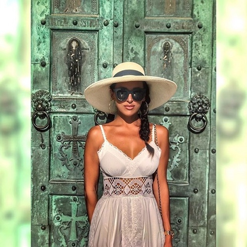 Певица в восторге от итальянских древностей