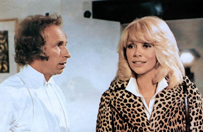 Мирей Дарк известна в России благодаря комедиям с Пьером Ришаром