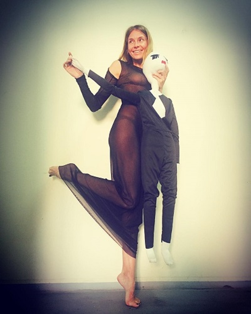 Актриса поздравила коллег с профессиональным праздником