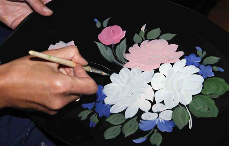 Знаменитый жостовский букет многие пытаются освоить на мастер-классах