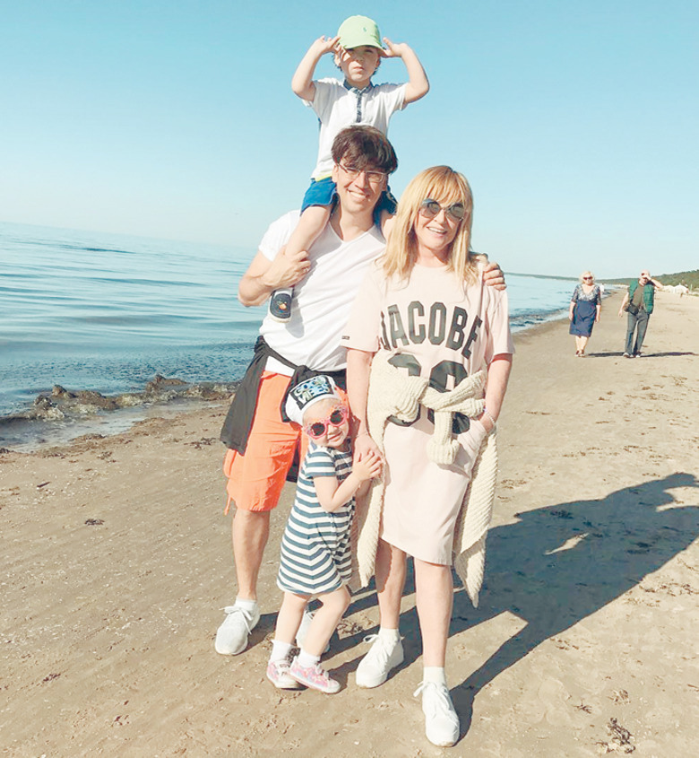 Алла Пугачева и Максим Галкин с детьми отдыхают в Юрмале