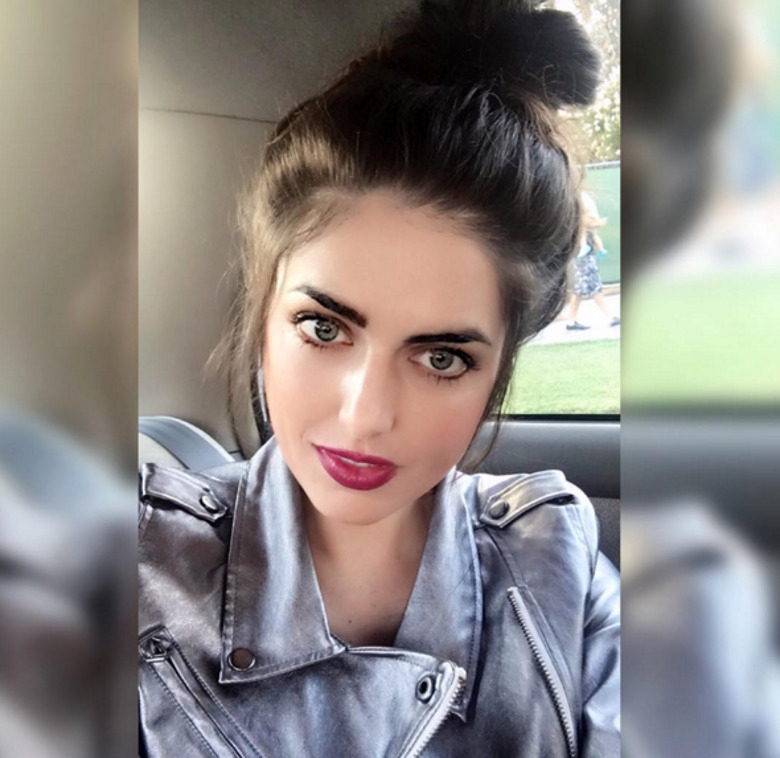 Косуха серебристого цвета станет изюминкой простого лука