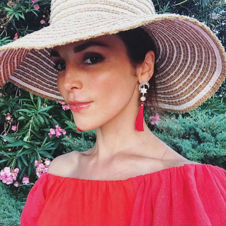 САТИ КАЗАНОВА