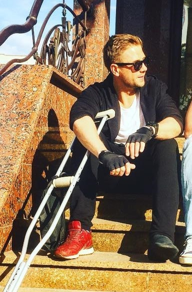 Роман Маякин снимался со сломанной ногой