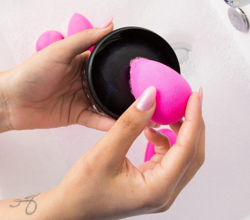 Бьюти-блендер нужно регулярно мыть