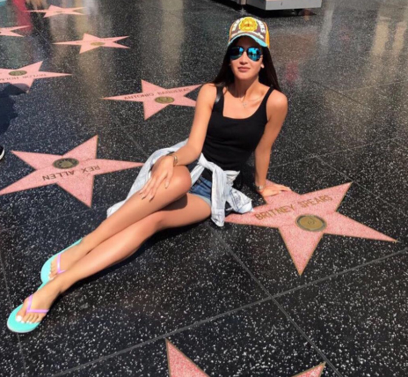 После развода с Тарасовым, Бузова перекрасилась и занялась певческой карьерой