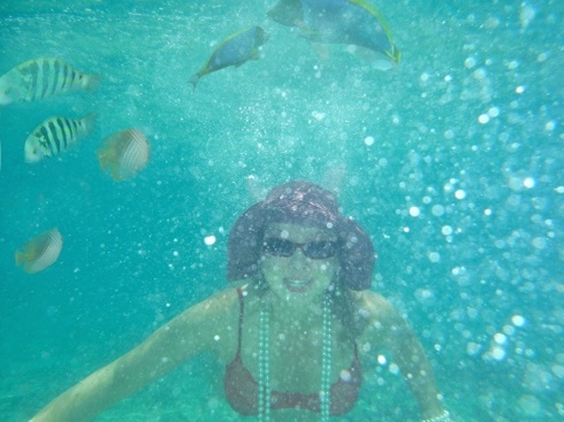 Только ювелирные украшения поменяла на бижутерию