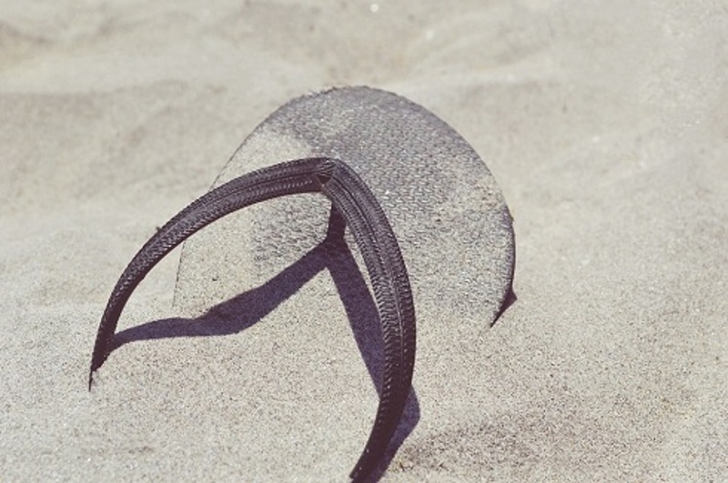 Шлепкам место на пляже