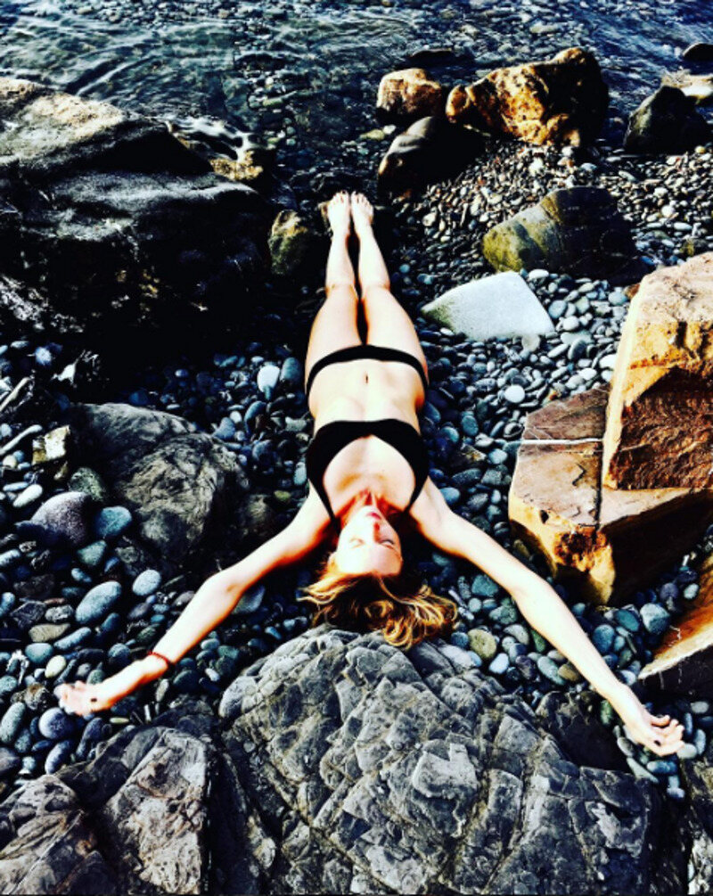 Толкалина надевает купальник, только чтобы сделать фото для "Инстаграма"