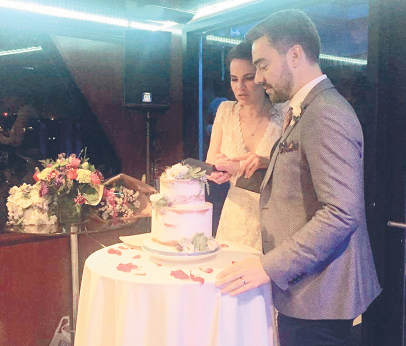 Торт молодожены заказали в известной нью-йоркской кондитерской