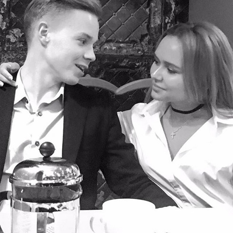 Леонид год добивался внимания Стеши