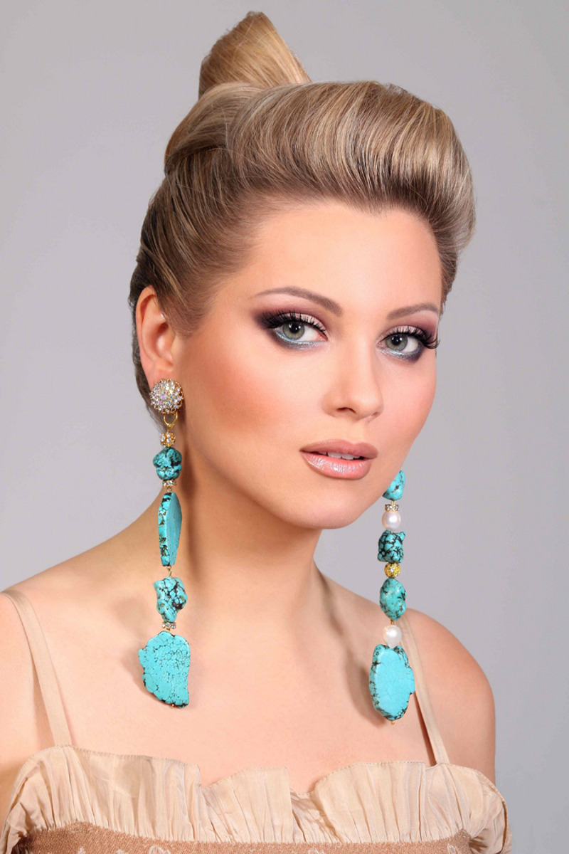 Бирюза считается камнем счастья