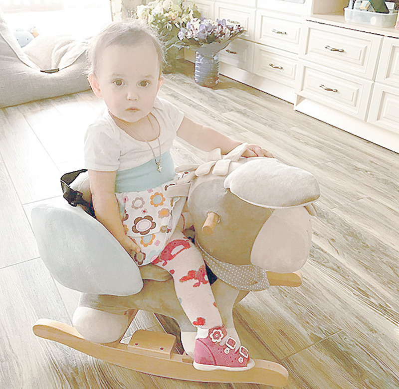 А год назад у супругов родилась дочка Мия