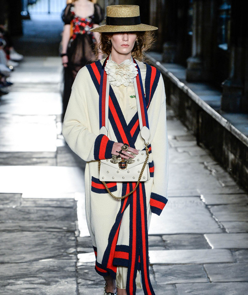 "Прямоугольникам" прекрансо подойдут удлиненные кардиганы