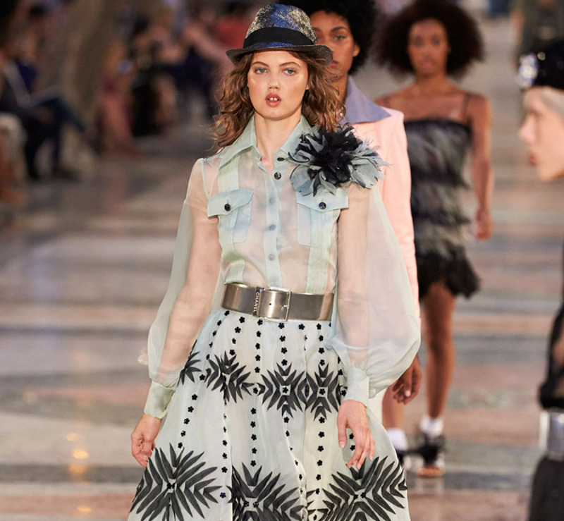 Пояс поможет подчеркнуть талию