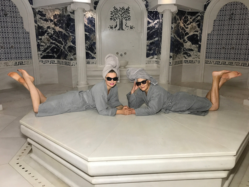 Лена Ленина устроила маме женские каникулы