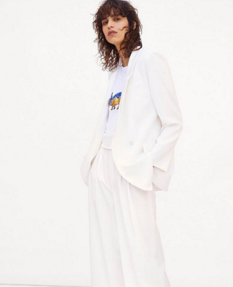 Подойдет белый и для офиса