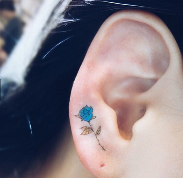 Татуировки на ушах заметят только самые близкие