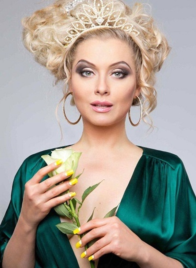 Желтый хорошо смотрится летом