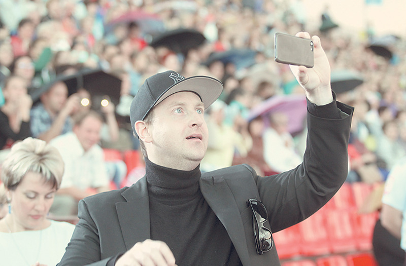 Звезда сериала «Кухня» Дмитрий Тарасов давно известен своим увлечением фотографией. Актер старался не пропустить ничего интересного