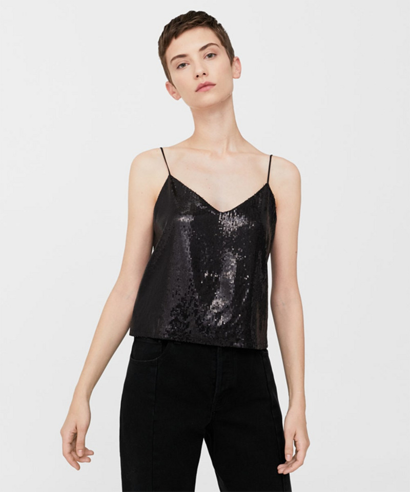 Блеск должен быть ярким акцентом, а не определять весь образ