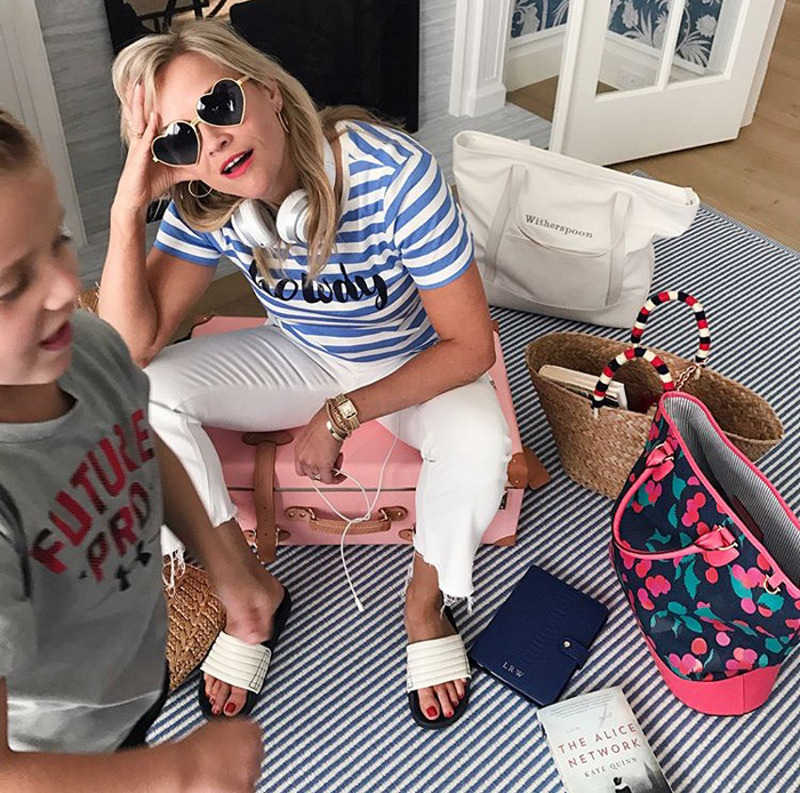 Риз Уизерспун с сыном