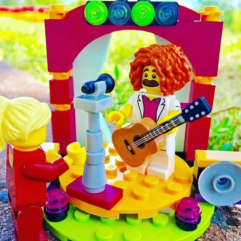 И правда, похож