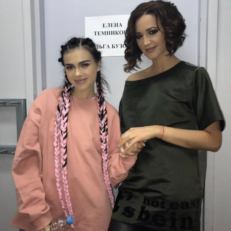 Ольга Бузова и Елена Темникова
