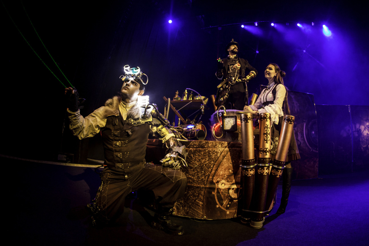 Два брата-ученых откроют во время путешествия немало тайн