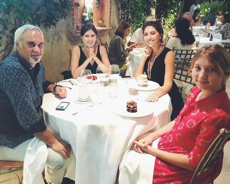 Несмотря на то, что дочери от предыдущего брака уже взрослые, Валерий не перестает их воспитывать.