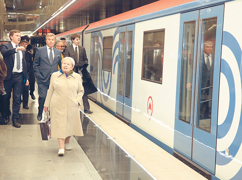 Александра Пахмутова впервые за долгое время спустилась в метро