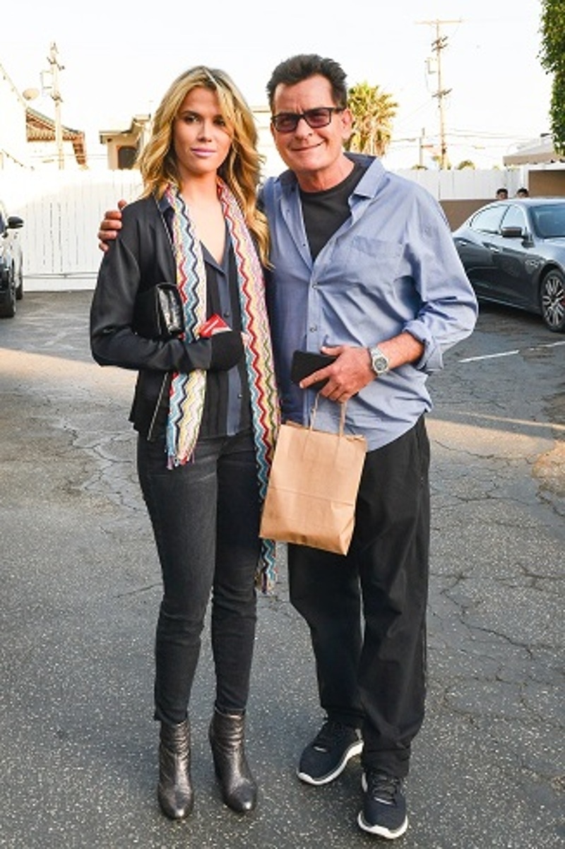 Чарли с новой возлюбленной