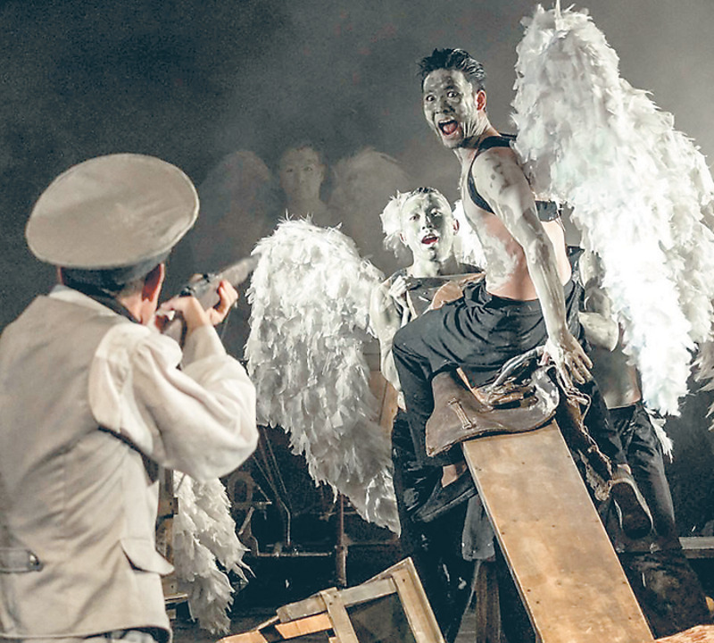 Сцена из спектакля «Демон»