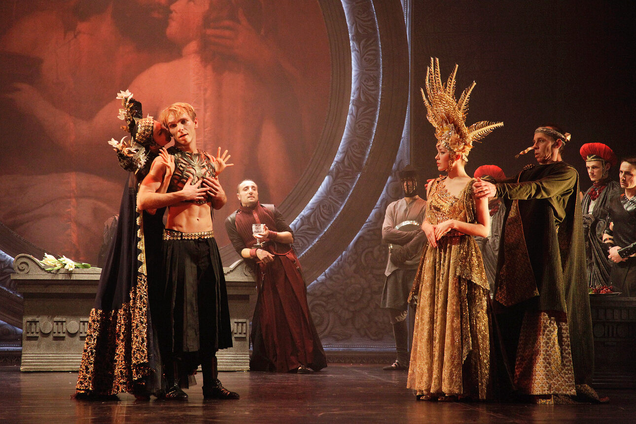 "Калигула" - спектакль без слов