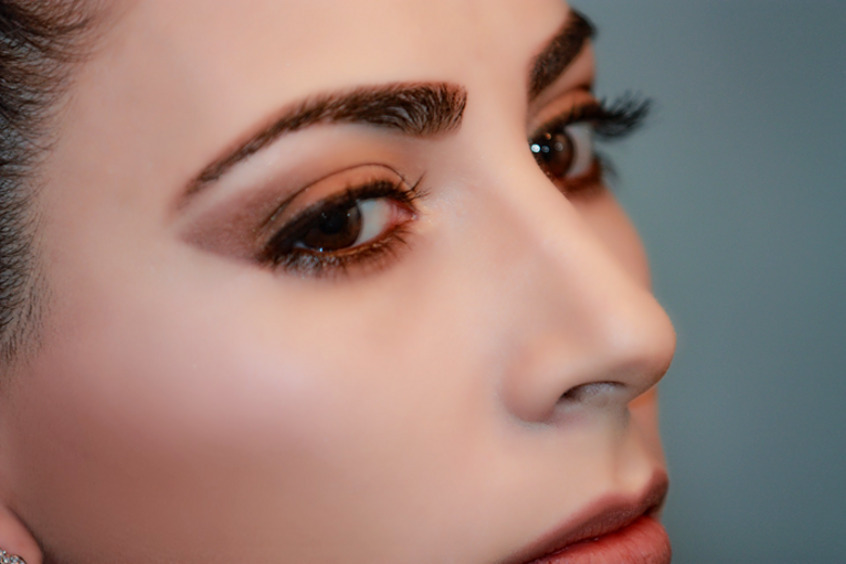 Подбирайте форму и цвет бровей, которые подойдут именно вам