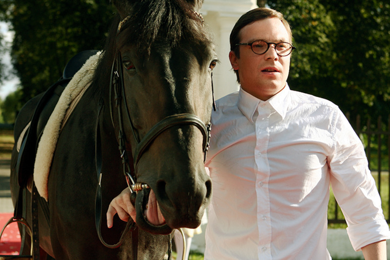 В «Иронии любви» актер предстал в необычном для себя амплуа