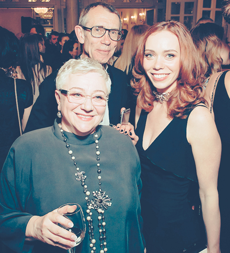 Маргарита Симонова с родителями на премьере фильма