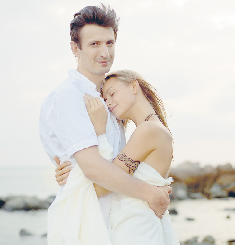 Большую часть года Алексей и его супруга Марина проводят в Таиланде. Пара уже привыкла к жизни в экзотической стране, и в Москву молодые люди возвращаются исключительно по делам