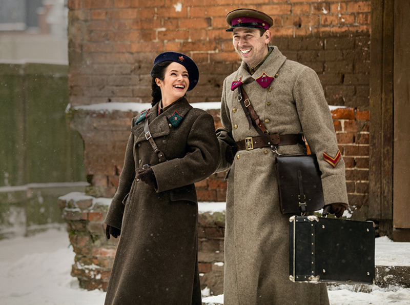 В военной картине «Прощаться не будем» актриса сыграла дочь генерала Надежду Сысоеву