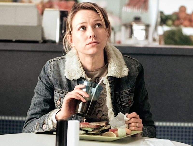 В роли бывшей наркоманки из картины «21 грамм» режиссера Алехандро Иньяриту