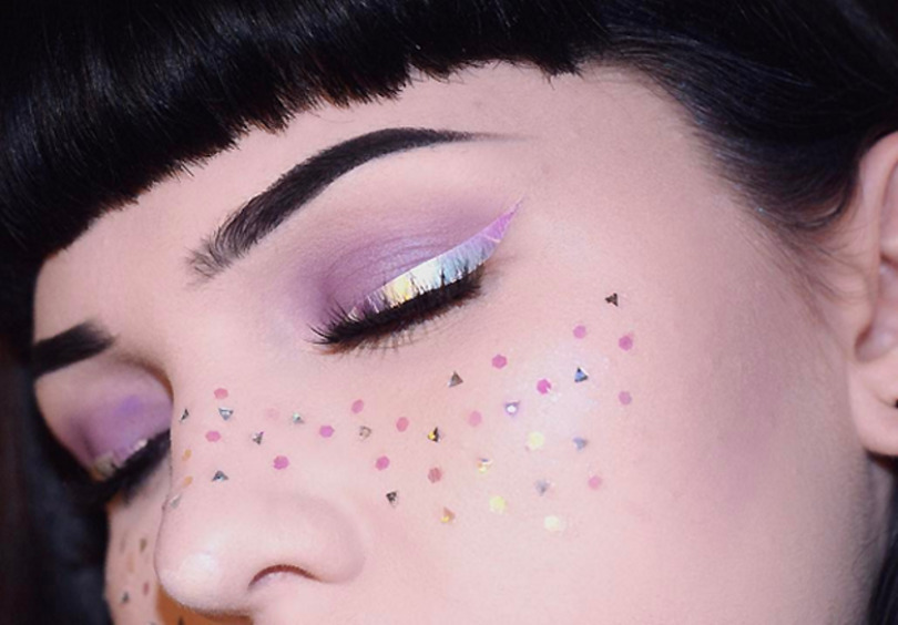 Голографические стрелки входят в моду