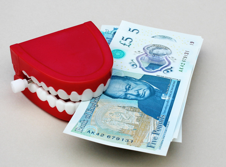 Как сэкономить на лечении зубов?