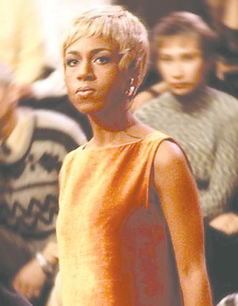 В ток-шоу «Про это» Елена Ханга обсуждала темы, на которые в нашей стране было не принято говорить