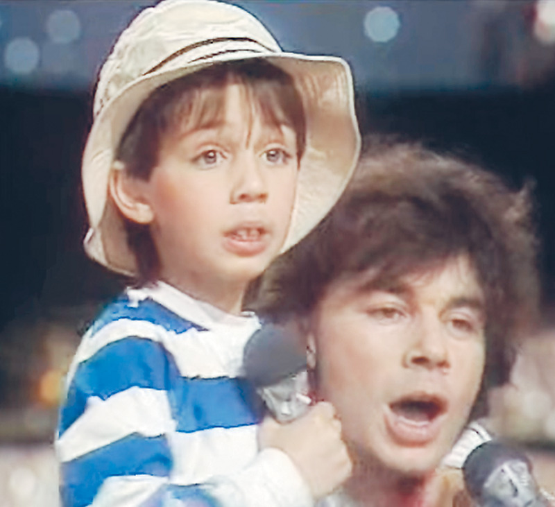 Родион Газманов спел про собаку по кличке Люси, когда ему было 7 лет