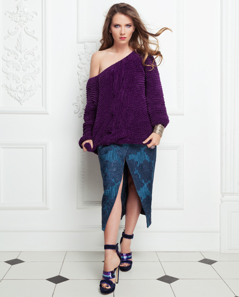 Свитер, aurum; юбка, A.G.P; босоножки, jimmy choo