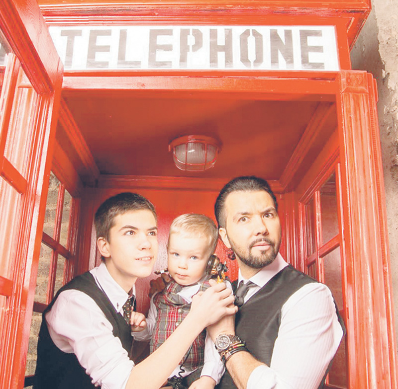 У Тимофея и Даниэля, сыновей Дениса Клявера, — разные мамы. Но жизненные обстоятельства не стали поводом для семейных обид и ревности