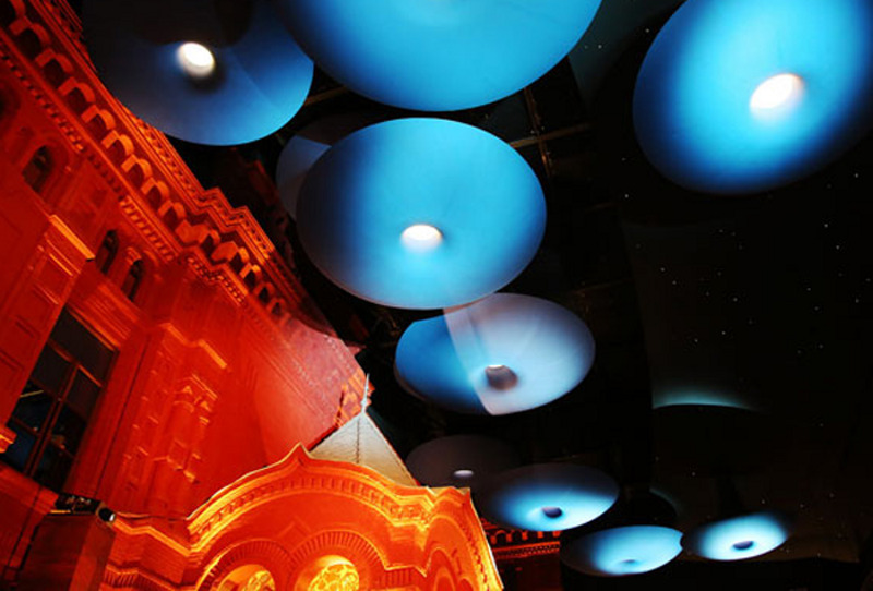 Увидеть машинерию театра