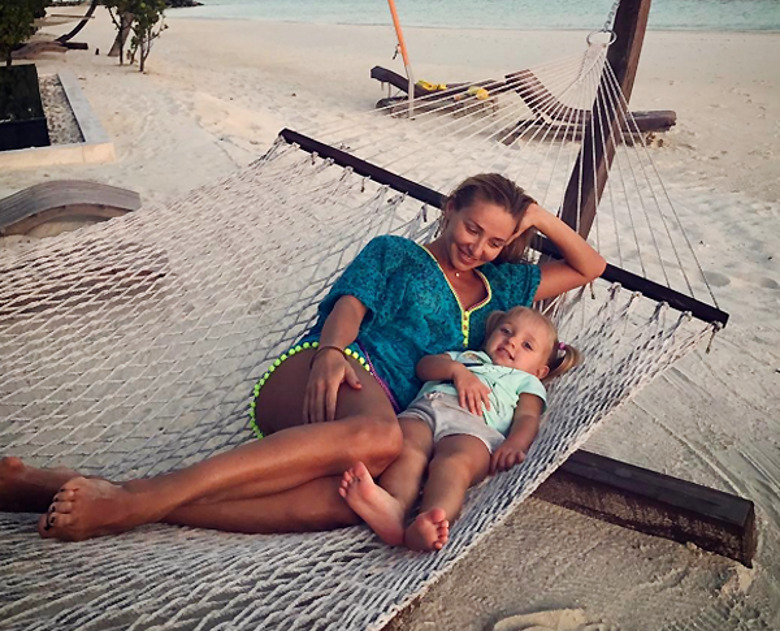 Татьяна Навка с младшей дочерью Надей